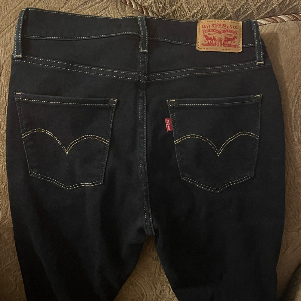 Levi's Dark Denim Jeans with Contrast Stitching